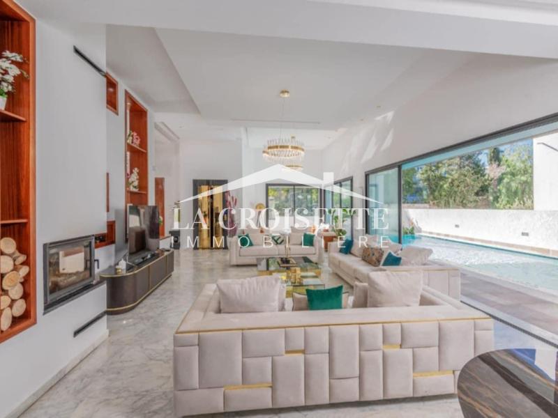 Villa S+5 avec piscine à Gammarth